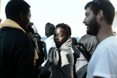 Photo fournie par l'ONG  Medecins Sans Frontieres et SOS Mediterranée le 16 juin 2018 montrant des migrants à bord de l'Aquarius en route vers le port de Valence, en Espagne