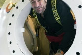 Frédéric Swierczynski dans le caisson hyperbare dans lequel il s'entraîne pour ses plongées, le 17 janvier 2019 à Marseille 