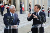 Le président français Emmanuel Macron (d) et le Premier ministre portugais Antonio Costa à l'Elysée à Paris le 20 mai 2019