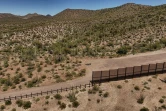 Vue de la clôture conçue pour ne pas blesser la faune, à Sonoyta, entre le désert d'Alter au Mexique et le désert de l'Arizona, aux Etats-Unis, le 27 mars 2017