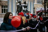 Des femmes russes manifestent en soutien à l'épouse de l'opposant emprisonné Alexeï Navalny à l'occasion de la Saint-Valentin, le 14 février 2021 à Saint-Pétersbourg