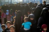 Des femmes et des enfants dans le camp d'al-Hol qui accueille des proches de combattants présumés du groupe État islamique (EI), le 26 août 2022 dans le nord-est de la Syrie