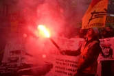 Des personnes manifestent contre la réforme des retraites, à Paris le 12 décembre 2019