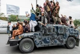 Des combattants talibans armés célèbrent le premier anniversaire de leur retour au pouvoir, le 15 août 2022 à Kaboul, en Afghanistan