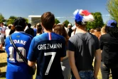 Des supporters ont enfilé le maillot des Bleus pour regarder un match du Mondial en région parisienne, le 26 juin 2018