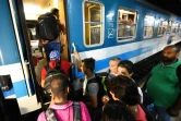 Des migrants embarquent à Zagreb dans un train pour Munich, le 17 septembre 2015