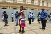 Des habitants attendent de recevoir une aide du gouvernement local, à San Cristóbal de Las Casas, le 23 avril 2020 au Mexique