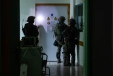 Photo diffusée par l'armée israélienne, le 15 novembre 2023, montrant des soldats israéliens lors d'une opération dans l'hôpital al-Chifa de Gaza