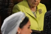 La reine Elizabeth II regarde Meghan pendant son mariage dans la Chapelle St George du château de Windsor le 19 mai 2018
