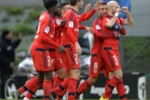 Le défenseur lyonnais Christophe Jallet félicité par ses camarades après l'ouverture du score à Angers, le 6 février 2016 