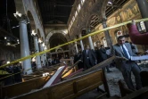 Les forces de sécurité égyptiennes inspectent le 11 décembre 2016 les lieux d'un attentat dans l'église copte Saint-Pierre et Saint-Paul au Caire