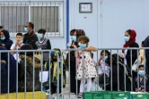 Des migrants attendant d'être transférés de Lesbos à Moria, en Grèce, le 3 mai 2020