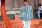 Un mannequin présente la collection de la maison italienne Ermenegildo Zegna, le 16 juin 2017 à Milan