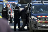 Les gendarmes emmènent un membre de la "Maison de la résistance" contre le projet d'enfouissement des déchets nucléaires à Bure, dans la Meuse, le 22 février 2018