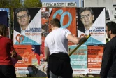Des militants de "La France Insoumise" collent des affiches de leur candidat, Jean-Luc Mélenchon, le 7 avril à Rennes
