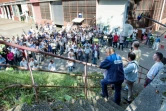 Un représentant syndicale s'adresse à l'assemblée générale des employés d'Alstom devant leur usine de Belfort, le 13 septembre 2016