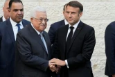 Le président français Emmanuel Macron (d) et le président de l'Autorité palestinienne Mahmoud Abbas, le 24 octobre 2023 à Ramallah