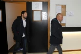Les deux paparazzis Cyril Moreau (G) et Dominique Jacovides quittent le tribunal de Nanterre (région parisienne), le 2 mai 2017