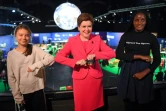 La Première ministre écossaise Nicola Sturgeon avec les militantes écologistes Vanessa Nakate et Greta Thunberg pendant la COP26 à Glasgow le 1er novembre 2021