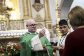 Le prêtre et DJ Guilherme Peixoto célèbre la masse dans son église à Laundos, le 21 juillet 2024 au Portugal