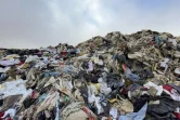 Décharge de vêtements usagés dans le désert d'Atacama, à Iquique au Chili le 26 septembre 2021