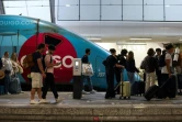 Des passagers à la gare Montparnasse à Paris le 26 juillet 2024