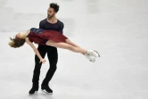 Gabriella Papadakis dans les bras de Guillaume Cizeron, aux Championnats d'Europe de patinage artistique à Bratislava, le 30 janvier 2016