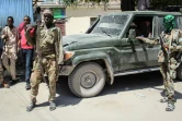 Des miliciens loyaux à des dirigeants de l'opposition somalienne dans une rue de Mogadiscio le 25 avril 2021