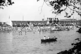 Plage de  Champigny-sur-Marne, sur la Marne, près de Paris, en 1936