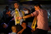 Des Palestiniens dansent lors d'une fête de mariage à Gaza, le 4 avril 2016