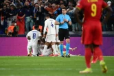 Les joueurs de l'équipe de France euphoriques sur le but de Theo Hernandez (au sol) buteur décisif contre la Belgique en Ligue des nations à Turin, le 7 octobre 2021 