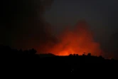 Photo prise le 4 août 2018 du feu de forêt qui s'est déclenché dans la chaîne de montagne de Monchique dans le sud du Portugal. 
