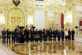 Les ambassadeurs étrangers nouvellement nommés en Russie, dont Lynne Tracy des États-Unis (5e de D), lors d'une cérémonie de présentation de leurs lettres de créance au Kremlin à Moscou, le 5 avril 2023