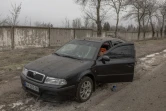 Le corps d'un homme tué, dans une voiture, après un bombardement à Kramatorsk, le 22 janvier 2024 en Ukraine