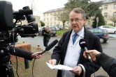 Gilles Brassier, président du comité médical de l'université de Rennes, face aux journalistes le 18 janvier 2016 à Rennes au lendemain de l'essai clinique mortel 