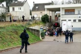 Des lycéens immobilisés par des forces de l'ordre, le 6 décembre 2018 à Mantes-la-Jolie