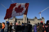 Des manifestants anti-mesures sanitaires devant le Parlement canadien à Ottawa, le 15 février 2022