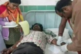 Capture d'mage de la télévision NNIS TV, le 22 janvier 2017, montrant un blessé recevant des soins à l'hôpital après le déraillement d'un train près de la gare de Kuneru, dans l'Etat de l'Andhra Pradesh, en Inde