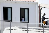 Un migrant dans le centre d'accueil de l'île italienne de Lampedusa le 4 août 2022