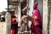Des mannequins en tenues traditionnelles des Signares créées par Ndéye Diop Guissé à Saint Louis, au Sénégal, le 10 août 2021