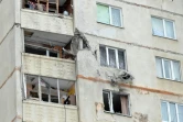 Un immeuble résidentiel endommagé par des bombardements à Kharkiv, le 26 février 2022 en Ukraine