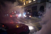 La police tire des gaz lacrymogènes pour disperser des manifestants, le 25 décembre 2019 à Hong Kong
