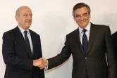 Les deux finalistes de la primaire de la droite François Fillon et Alain Juppé se serre la main après l'annonce des résultats le 27 novembre 2016 à Paris