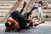 Démonstration de tauromachie sans mise à mort par des adeptes des arts martiaux à Jiaxing en Chine, le 29 septembre 2018