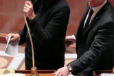 La ministre du Travail Myriam El Khomri et le Premier ministre Manuel Valls lors des questions au gouvernement le 9 février 2016 à l'Assemblée nationale à Paris