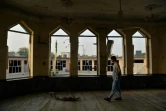 Les dégâts à la mosquée chiite de Sayed Abad un jour après un attentat suicide, à Kunduz le 9 octobre 2021