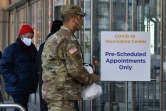 Personnes entrant dans un centre de vaccination contre le Covid-19, à New York, le 28 janvier 2021