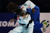 Clarisse Agbegnenou soulève la Japonaise Miku Tashiro en finale des -63 kg aux Mondiaux de Tokyo, le 28 août 2019