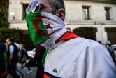 Manifestant  portant un drapeau algérien en guise de masque, pendant les manifestations à Alger contre un nouveau mandat du président  Bouteflika, le 1er mars 2019   