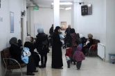 Des patients syriens attendent d'être soignés par leurs compatriotes dans un centre de soins à Ankara, le 22 février 2018